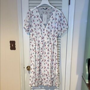 BloomChic White Floral Midi Dress